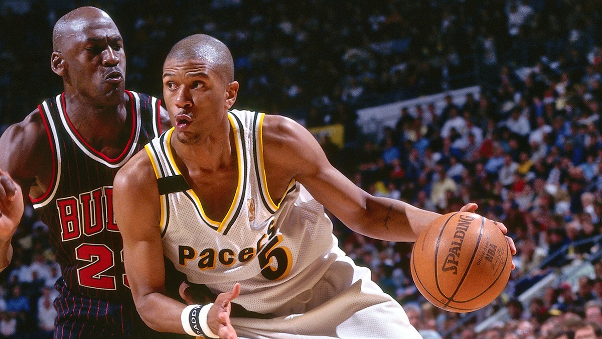 Jalen Rose dribbling