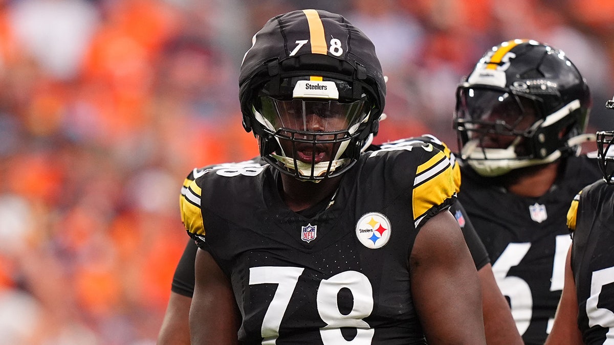 Pittsburgh Steelers guard James Daniels (78) wears a guardian cap in the second half against the Denver Broncos at Empower Field at Mile High on Sept. 15, 2024.