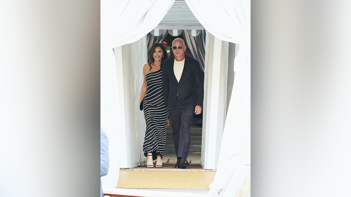 Jef Bezos and Lauren Sanchez arrive in Italy on June 25 ahead of their wedding,