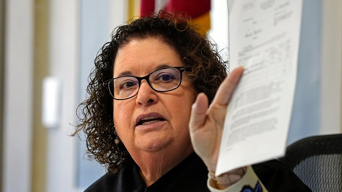 jennifer-branch-hamilton-county-common-pleas-judge Administrador de Ohio casado condenado por bateria sexual de estudante de 17 anos