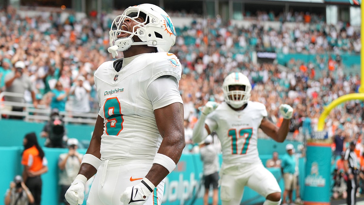 Jonnu Smith vs Raiders