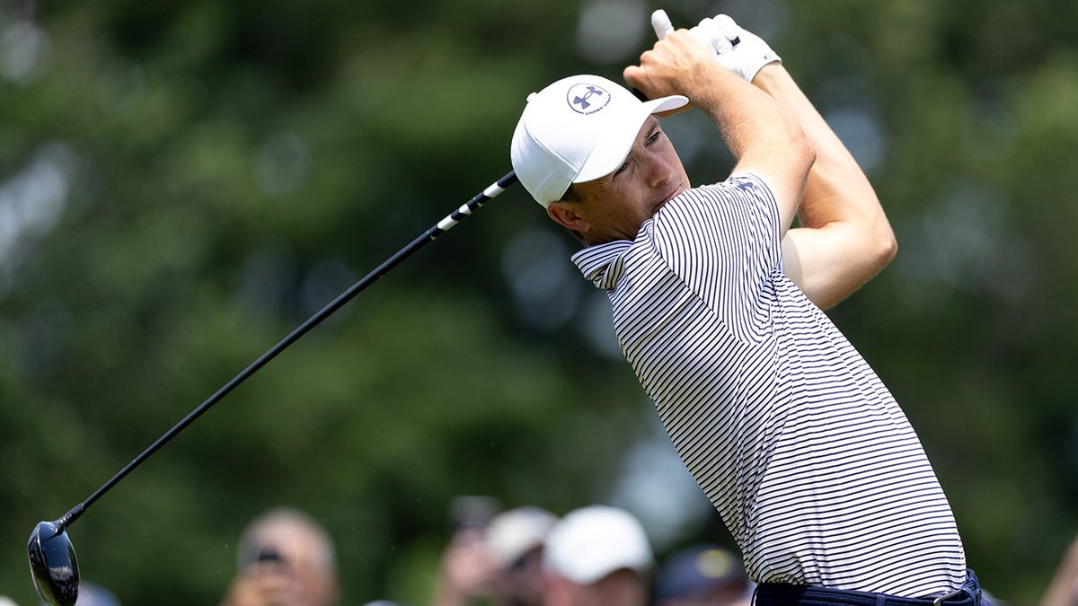 Jordan Spieth swings