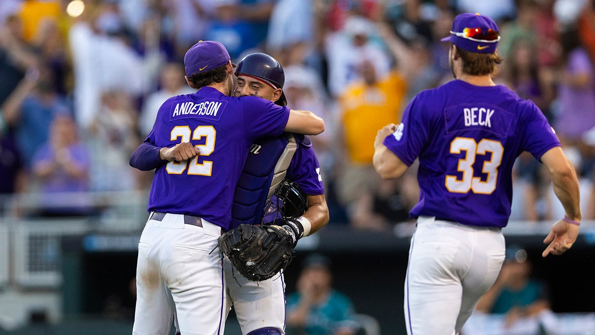 Kadi Anderson, the embrace of Luis Hernandez