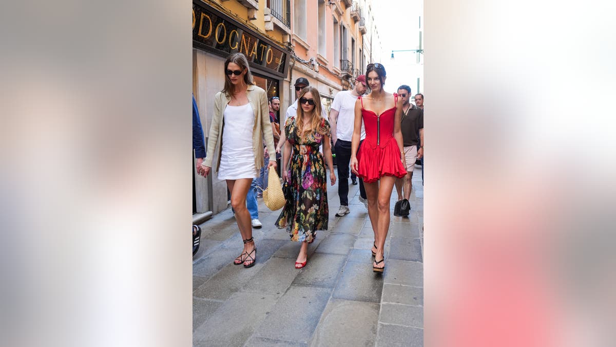 Karlie Kloss and Sydney sweeney walking the streets of Venice