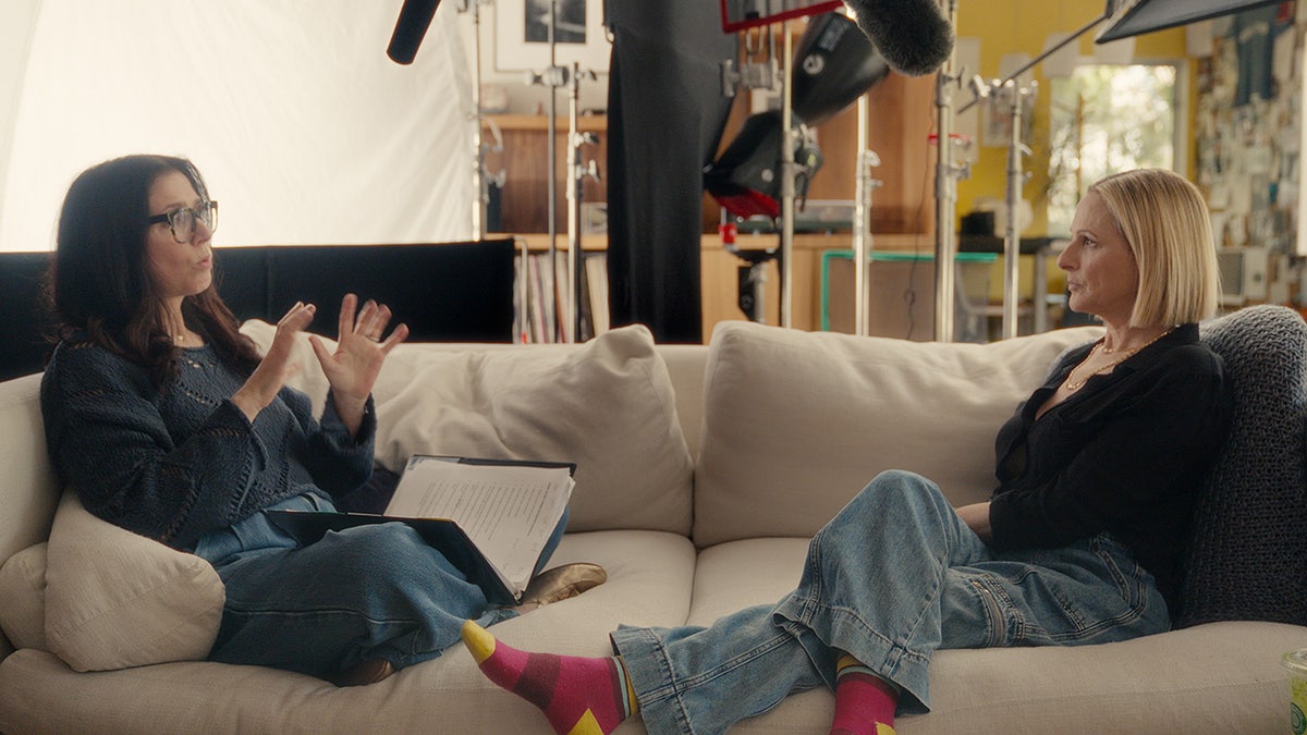 Shoshannah Stern and Marlee Matlin sitting on a couch.