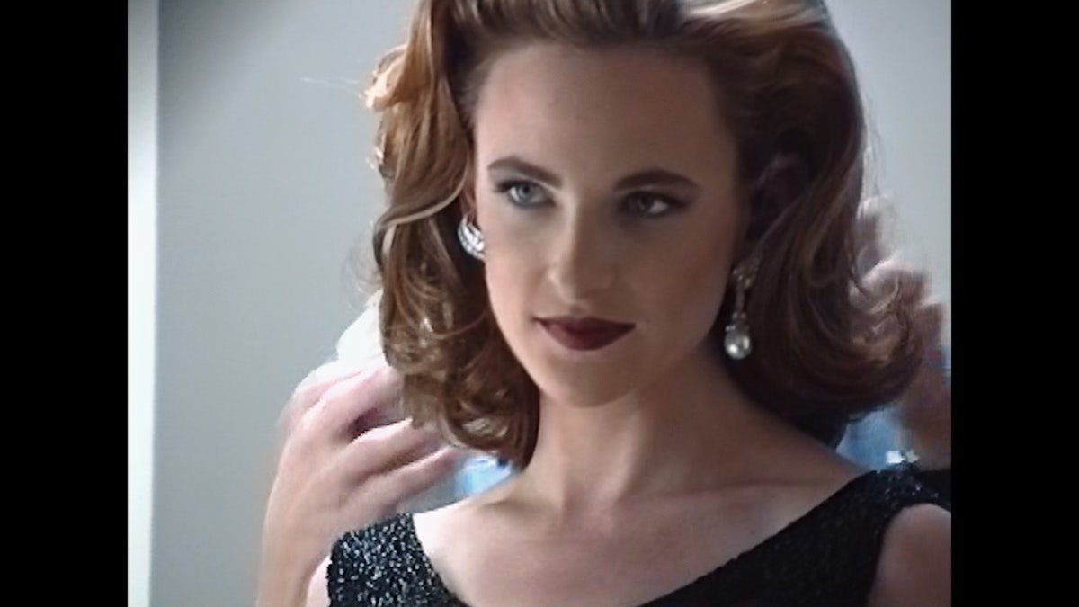 A close-up of Marlee Matlin wearing glamorous makeup.