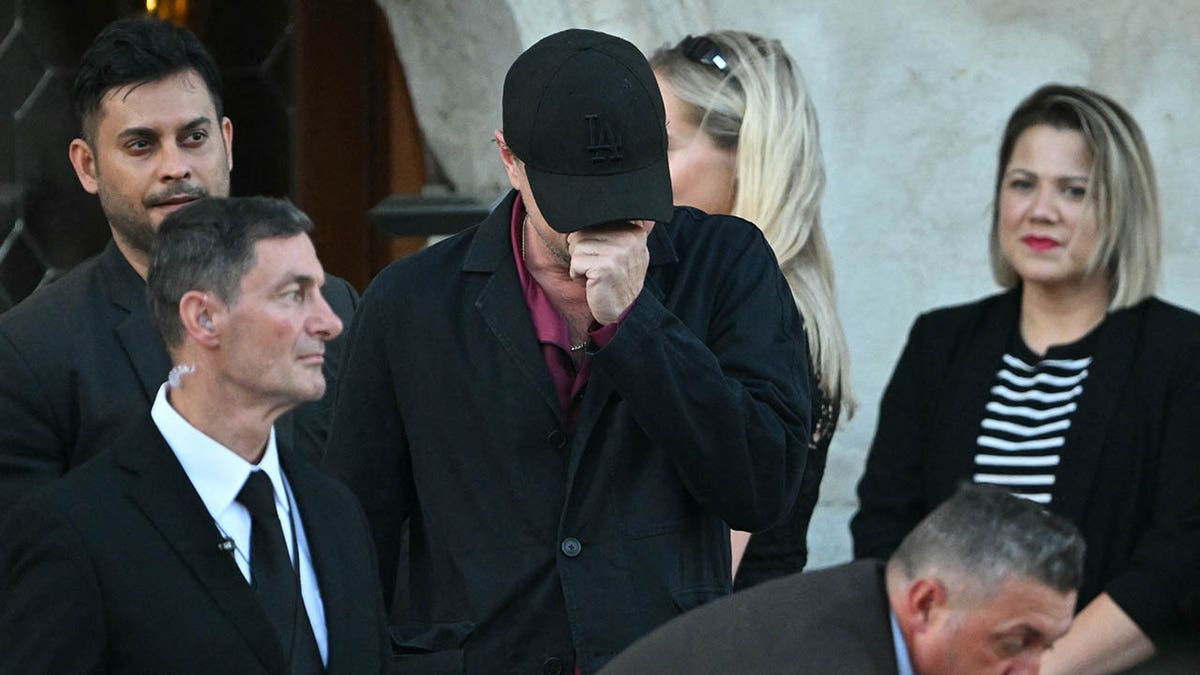 leonardo dicaprio leaves hotel in venice