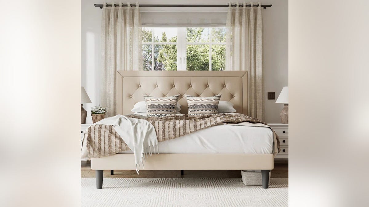 This tufted platform bed infuses elegance to your bedroom.