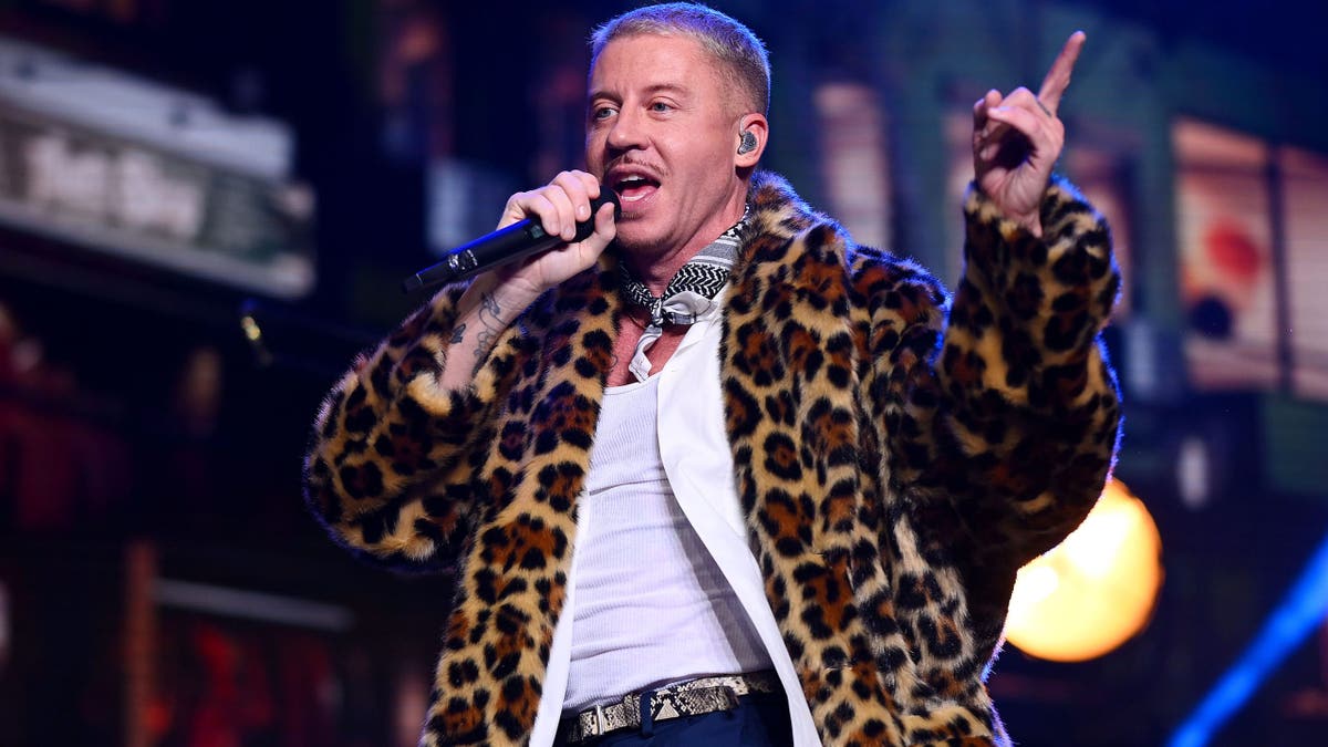 macklemore singing