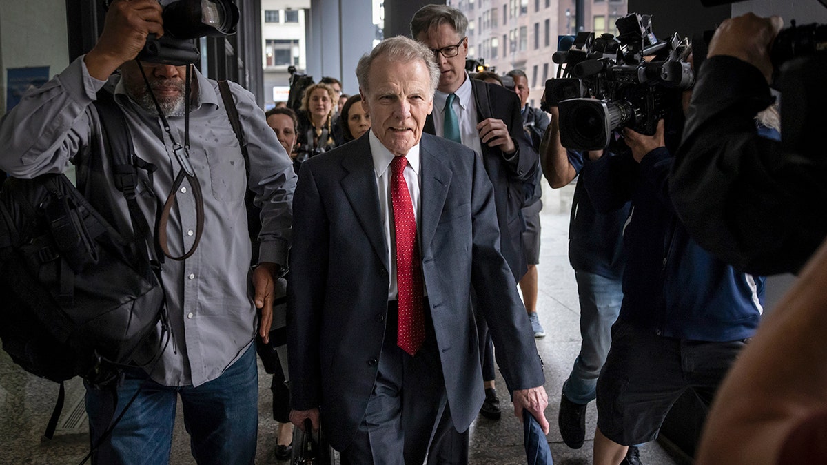 madigan-in-court Michael Madigan recebe uma pena de prisão de 7,5 anos e uma multa de US $ 2,5 milhões no caso de suborno