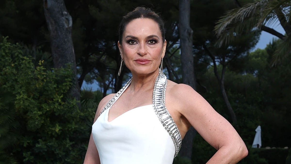 mariska hargitay posing successful a achromatic gown connected a section