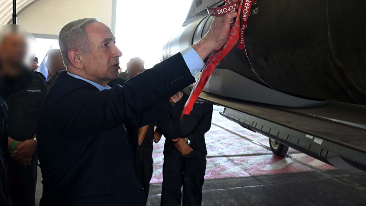 Netanyahu touches aircraft at airbase