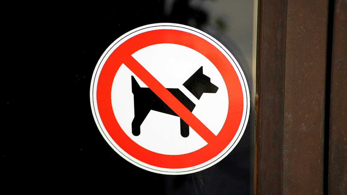 A sign suggests that no dogs are allowed.
