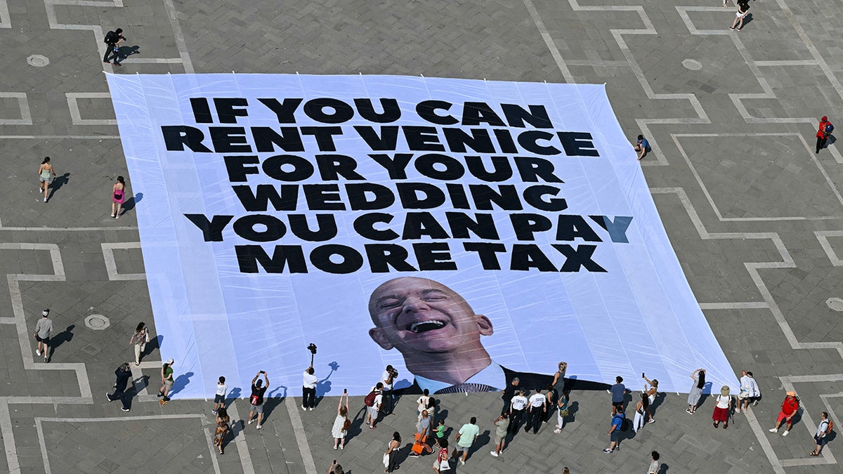 Protest against Bezos in San Marcos Square