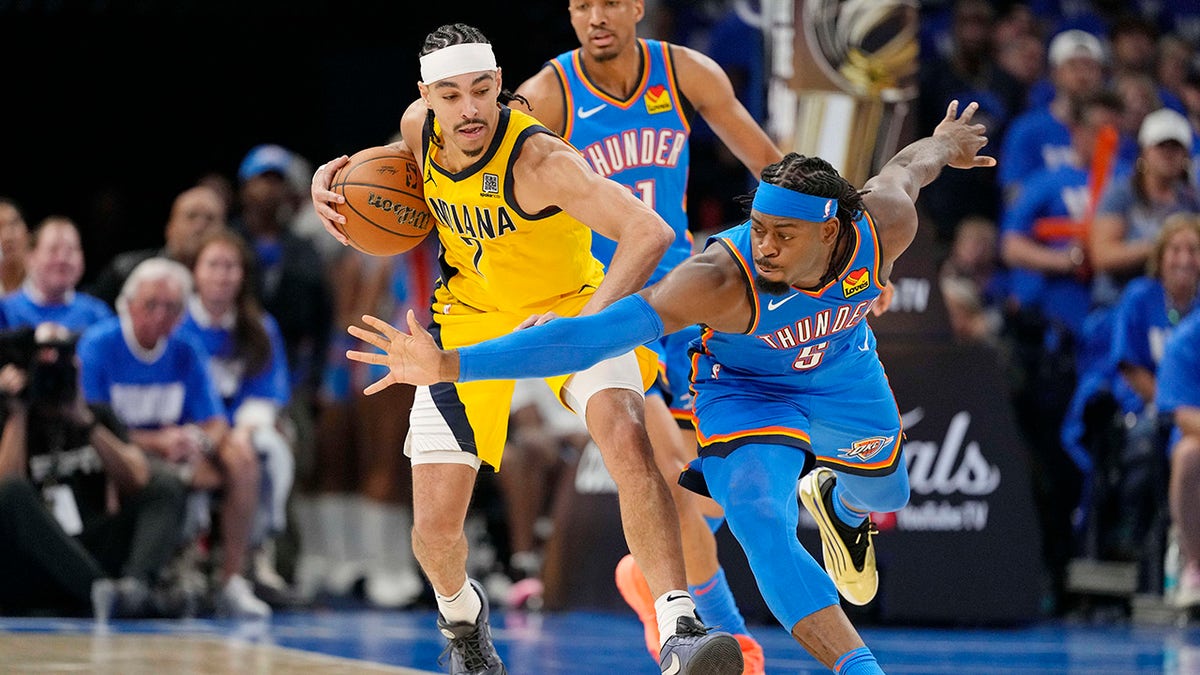 Thunder and Pacers battle for ball