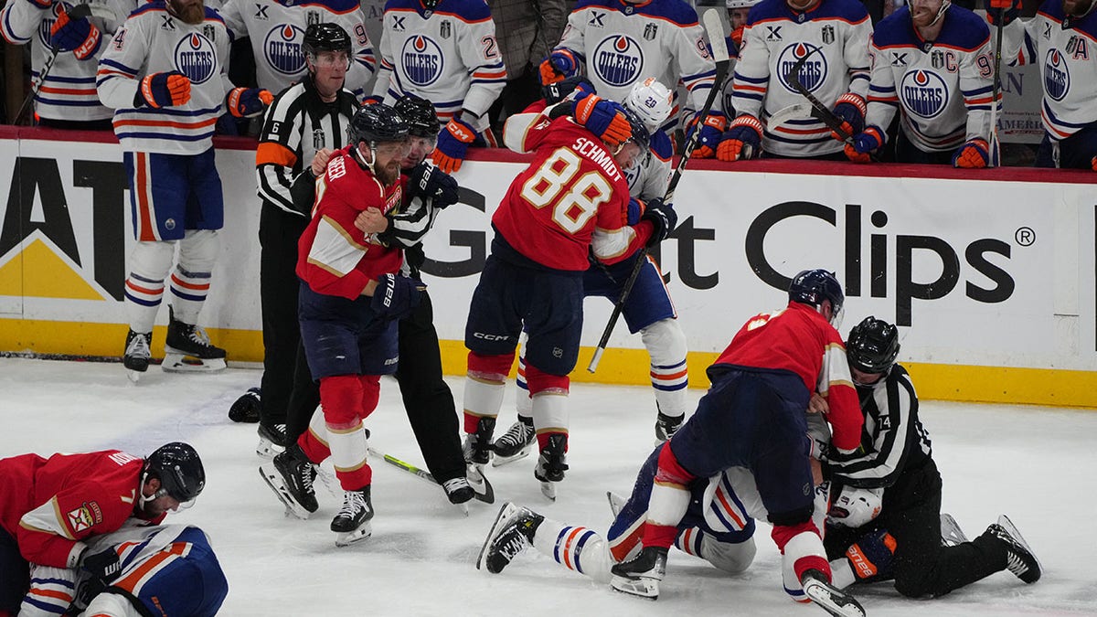 Panthers and Oilers fight