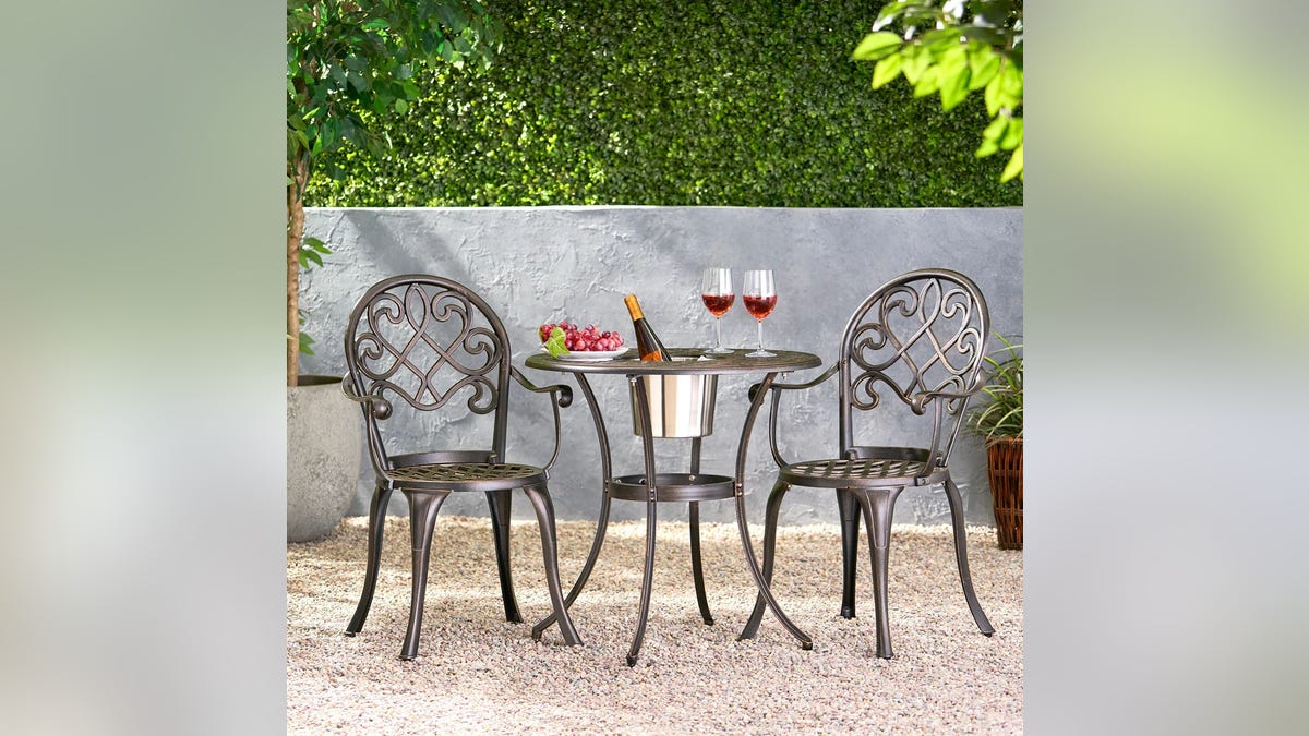 This tavern will change your terrace.