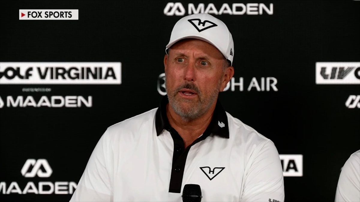Phil Mickelson with team HyFlyers GC at media day