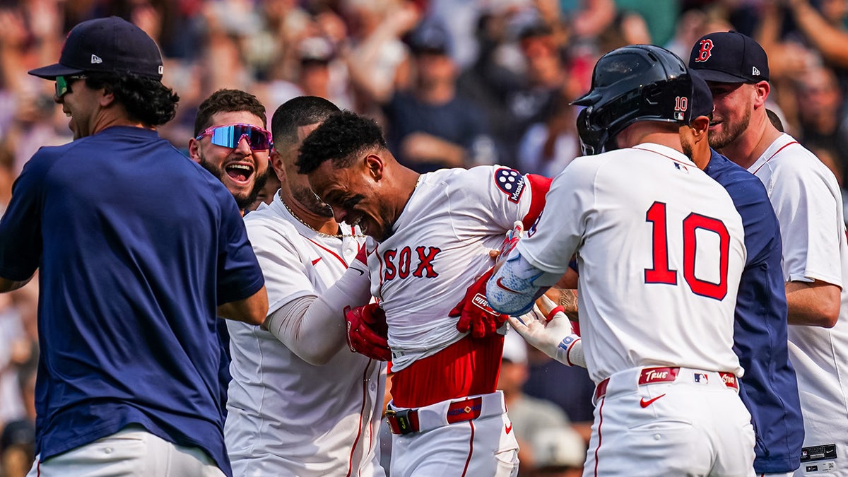 Ceddane Rafaela walk off
