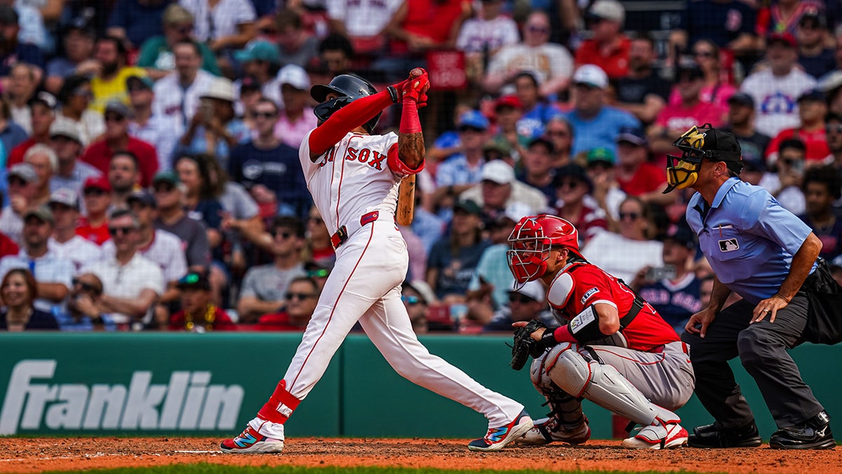 Ceddane Rafaela hitting