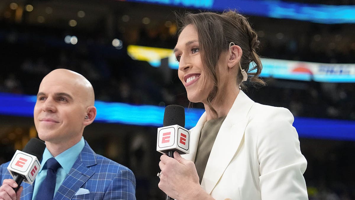 Rebecca Lobo and Ryan Ruocco speak