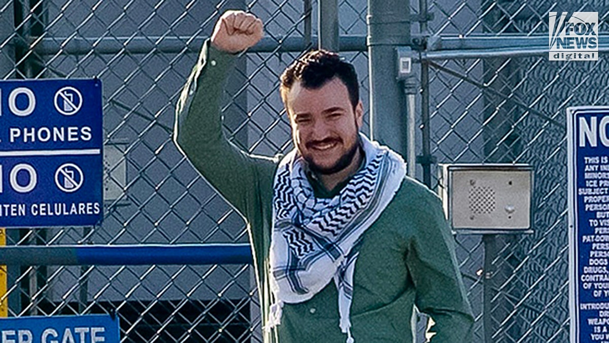 Mahmoud Khalil dibebaskan dari penahanan es dan bersiap untuk kembali ke New York