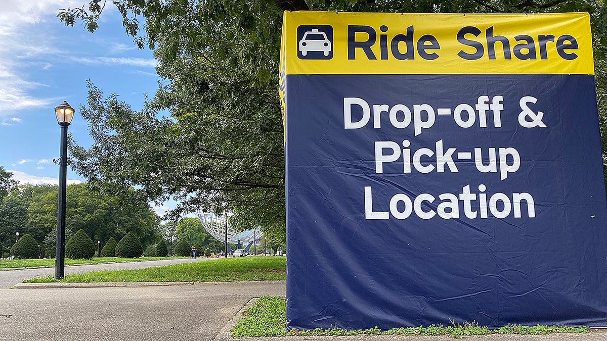 Rideshare rider was picked up by idiosyncratic posing arsenic a rideshare driver