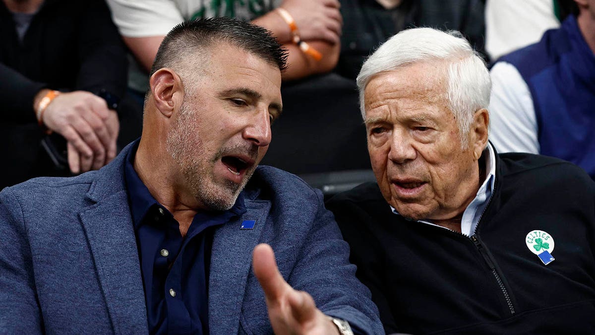 Robert Kraft and Mike Vrabel