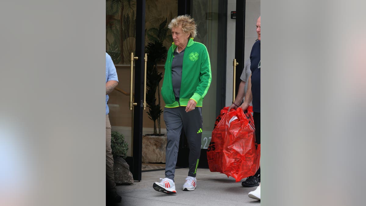 Road Stewart em Beverly Hills em maio