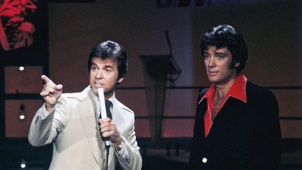 Ronnie McDowell connected Dick Clark's amusement successful 1977