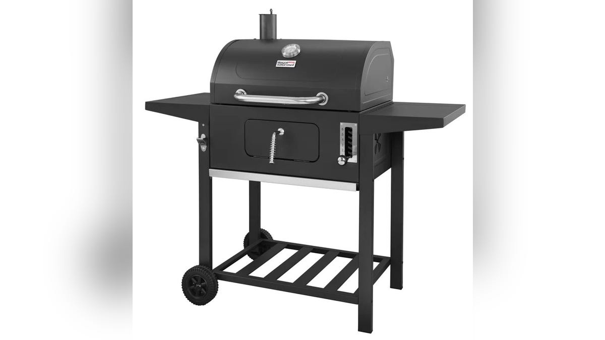 This grill comes with side racks to help with preparation.