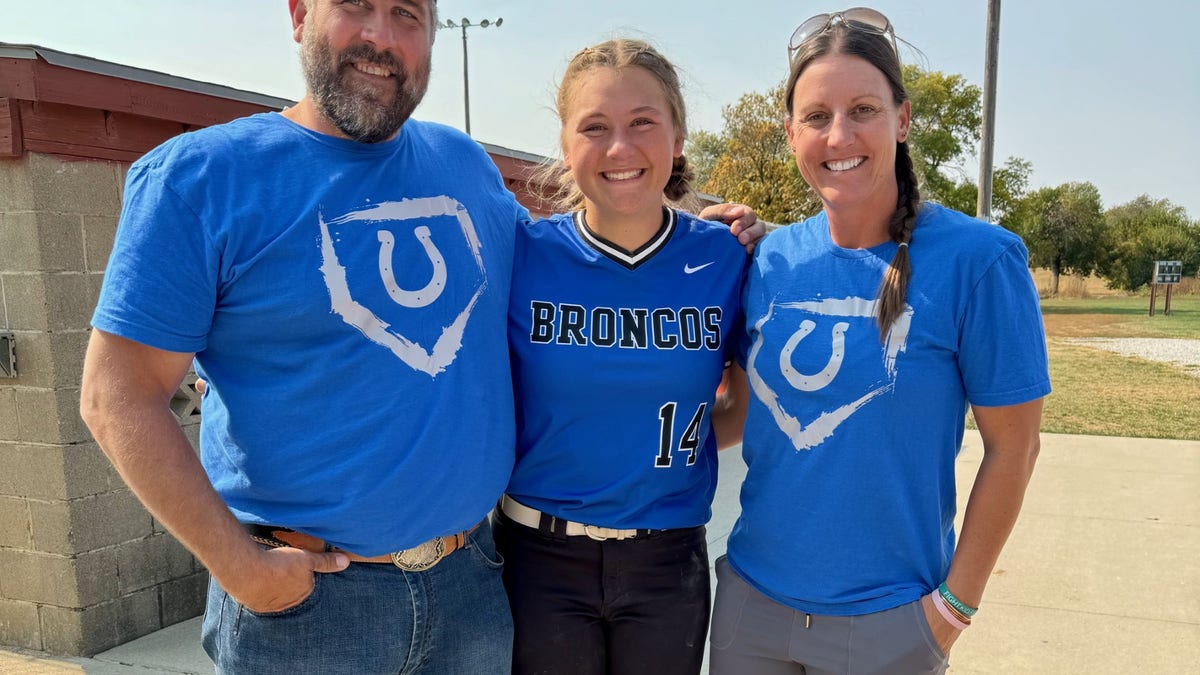 Saige Scheele and her parents
