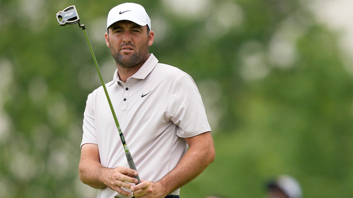 Scottie Scheffler watches his putt