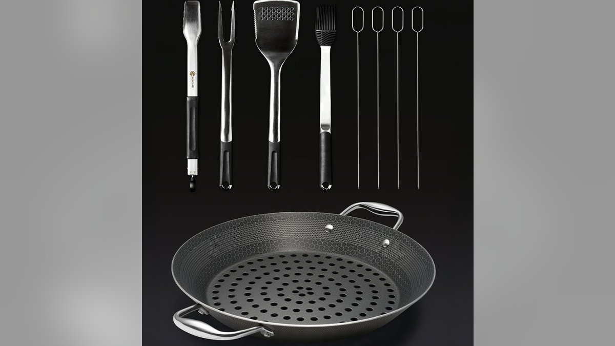 This set is perfect for dads who love grilling.