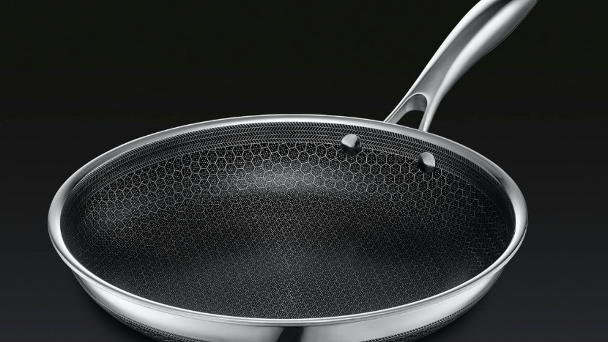Complete your kitchen set with a 10-inch fry pan.