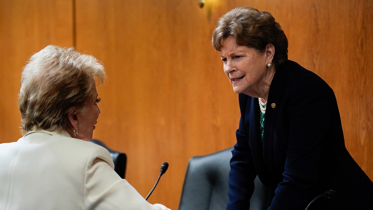 Shaheen greets the Secretary of Education