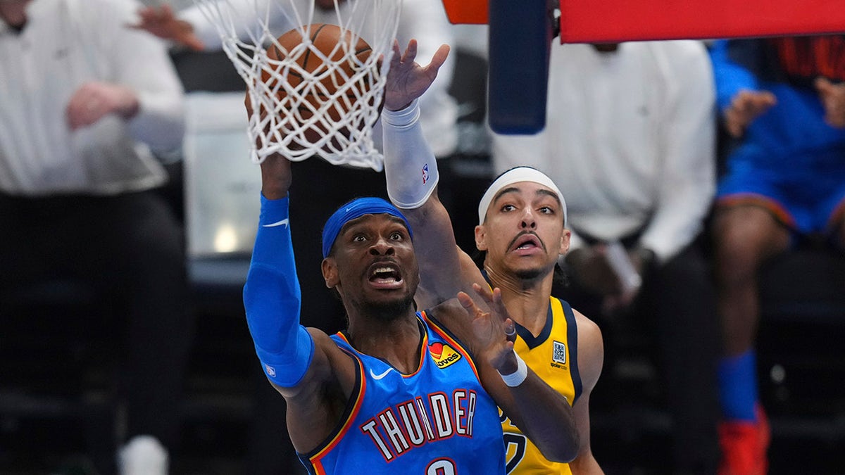 Shai Gilgeous-Alexander drives implicit    Andrew Nembhard