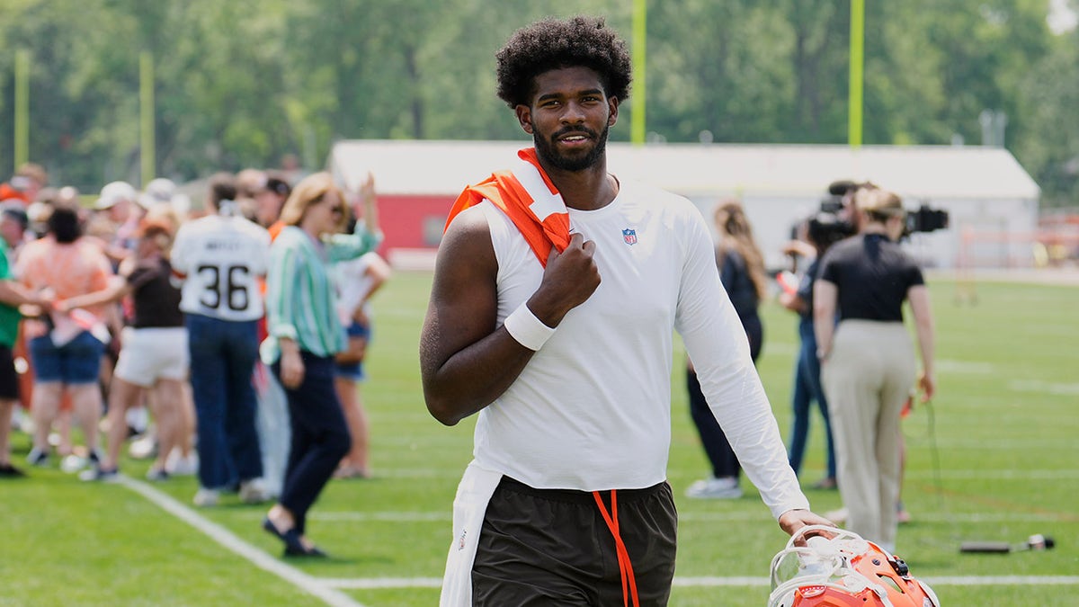 Shedeur Sanders walks off the field