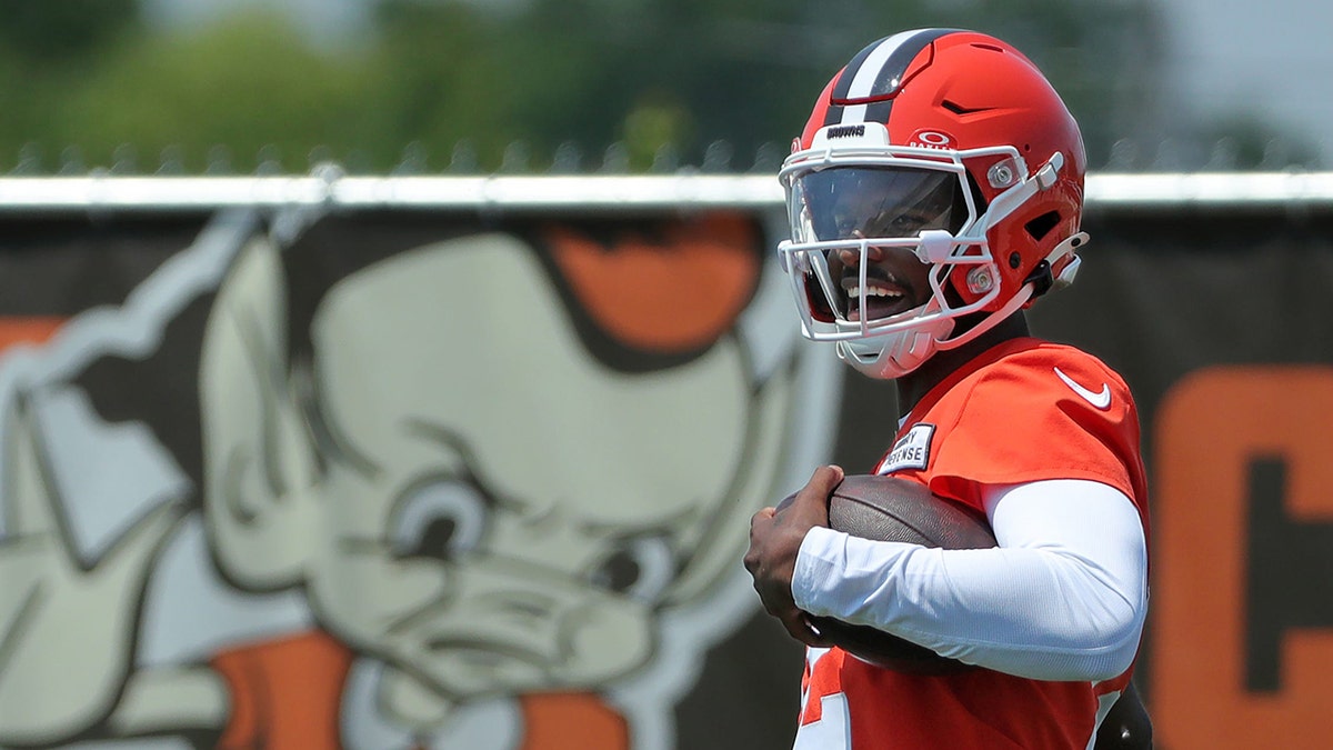 Shedeur Sanders looks at