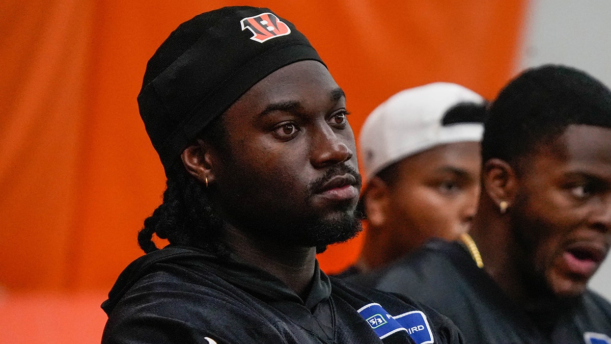 Shemar Stewart watches practice