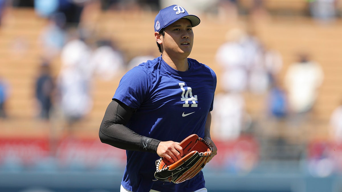 Shohei Ohtani runs