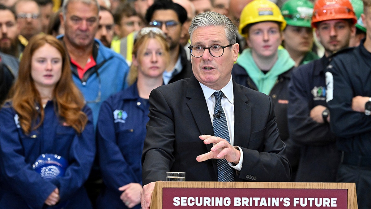 Starmer gives address at Scotland factory