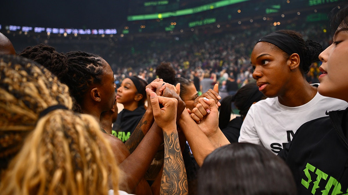 Seattle Storm huddles
