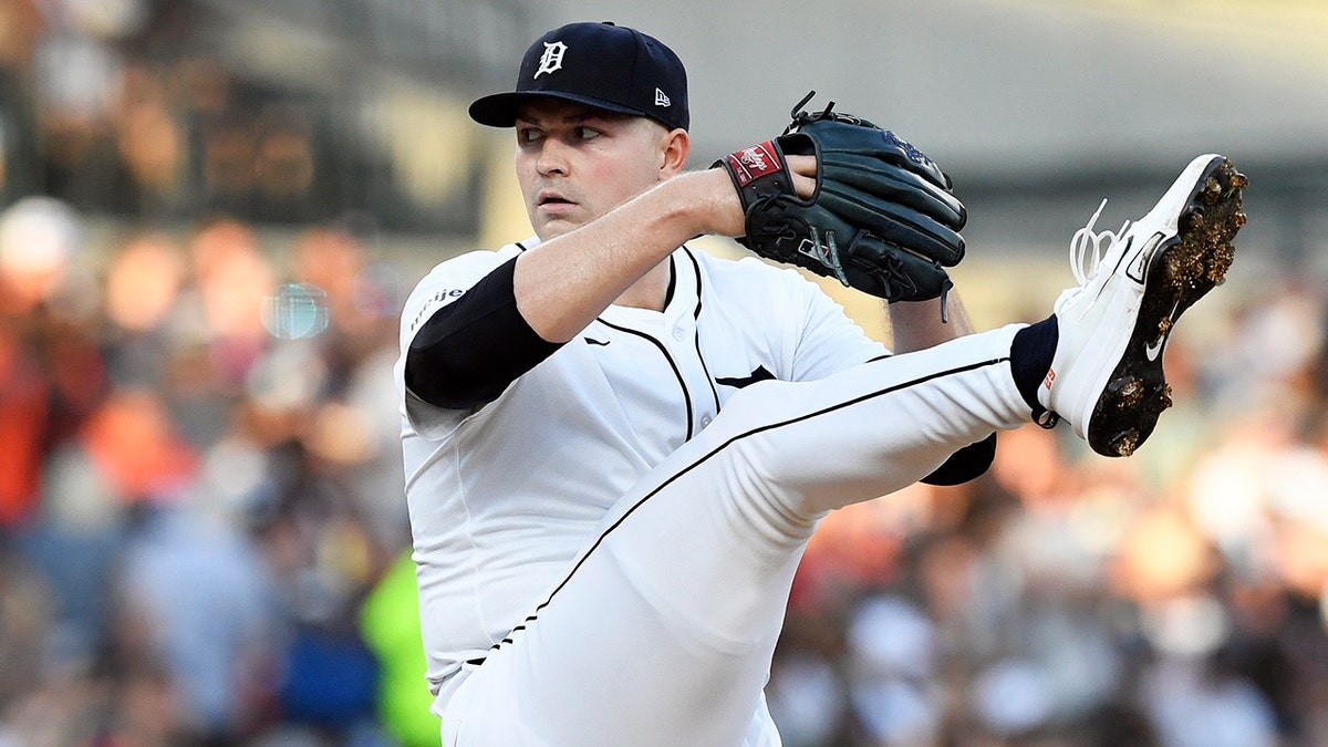 Tarik Skubal pitches