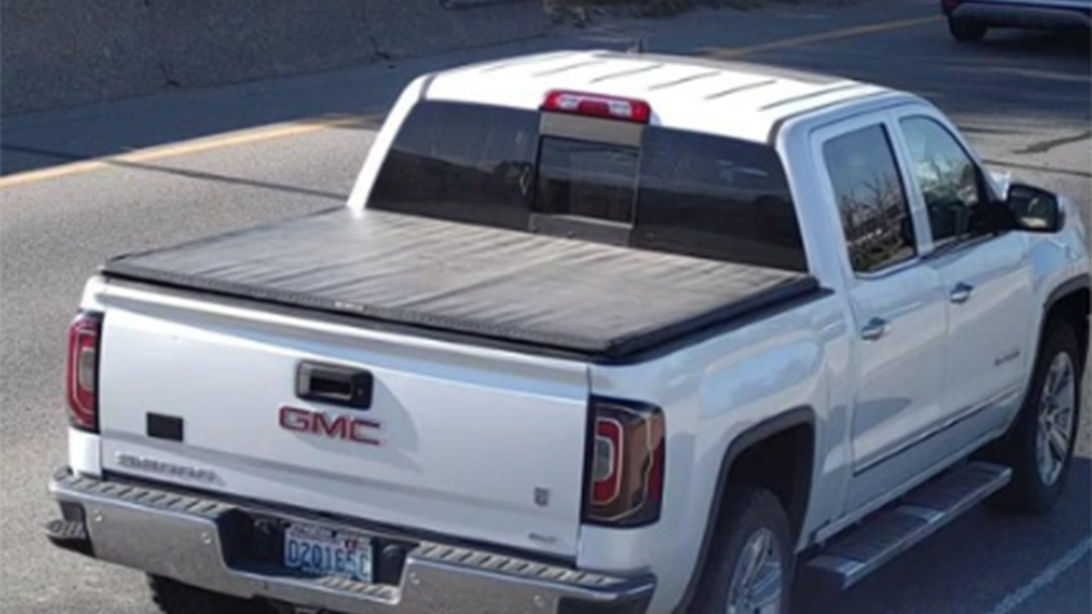 Father Fleeing Justice: Tragic Discovery of Three Sisters Ends in a Chilling Murder Case in Washington State 6 travis decker truck