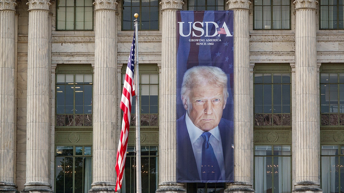 Trump poster on the USDA building