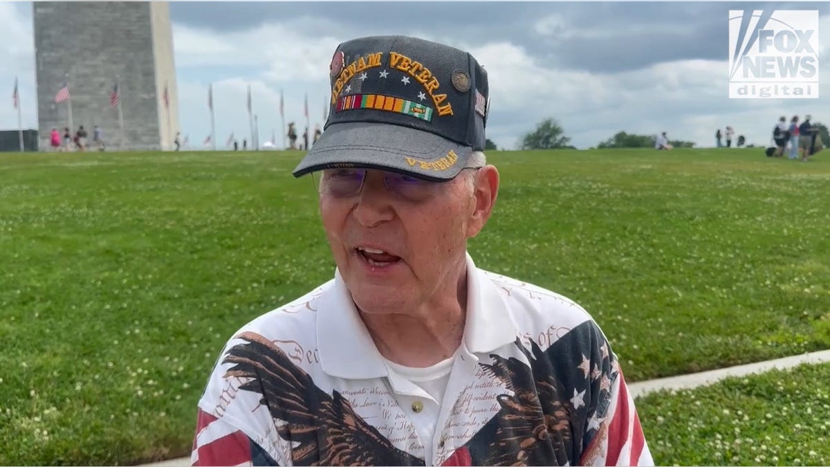 Veteranos do Exército freqüentam desfiles militares no distrito de Columbia