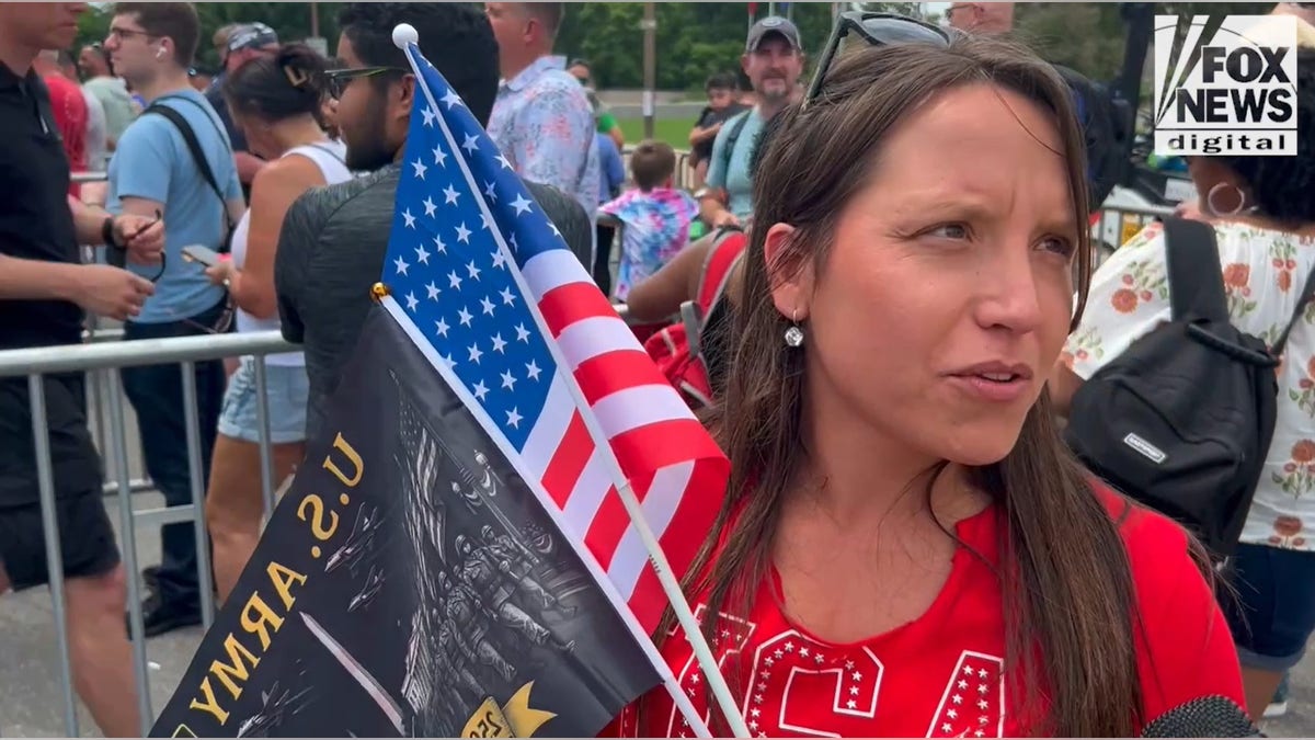 Os apoiadores de Trump participam do DC Military Parade