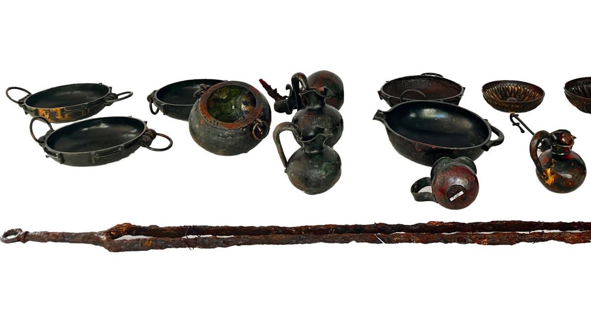 Bronze vessels from royal burial chamber