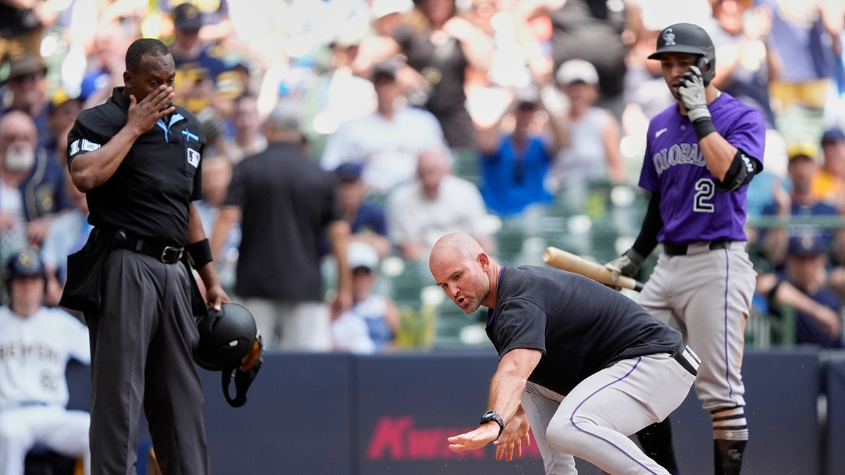 Warren Schaeffer argues with umpire